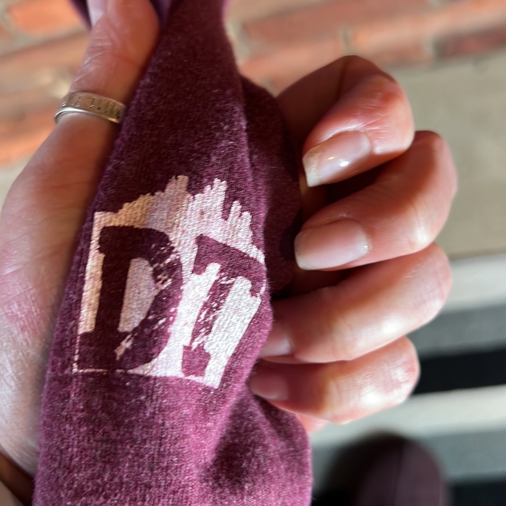 Lightweight zip up hoodie burgundy - Picture 4 of 5